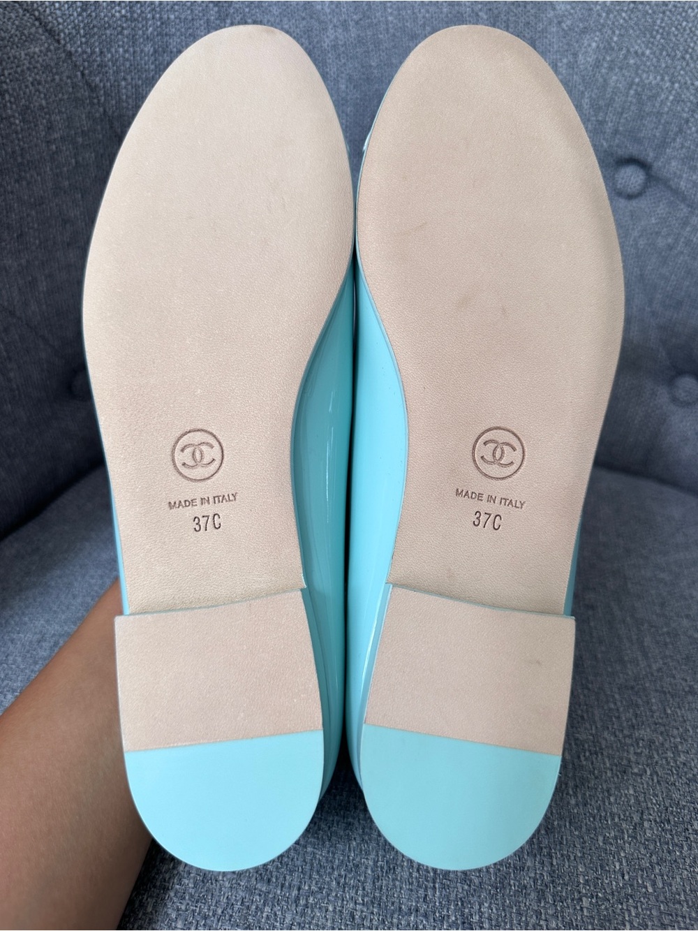 2026 CHANEL TURQUOISE PATENT LEATHER WHITE CC LOGO CAPTOE BALLET FLATS size 37C - Picture 15 of 16